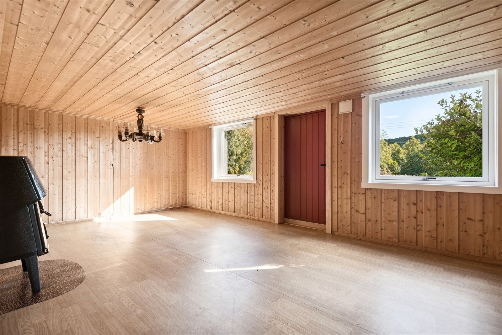 Innredet rom i kjeller. Rommet er ikke søkt bruksendret og derfor ikke godkjent til varig opphold. Galleribilde