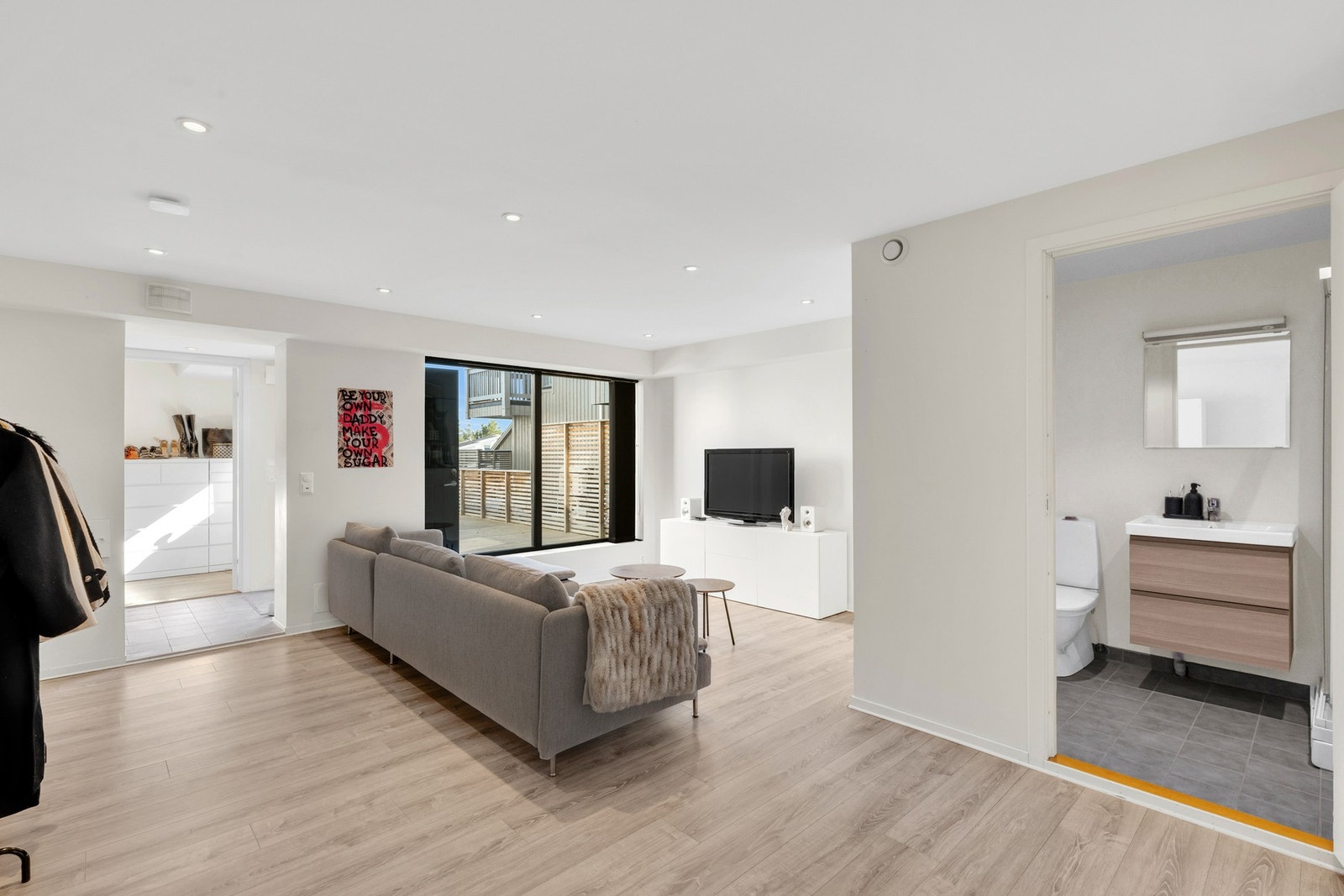 Utleiedelen er på ca. 41 kvm og genererer pt. kr. 10.500 i skattefrie leieinntekter hver måned. Galleribilde