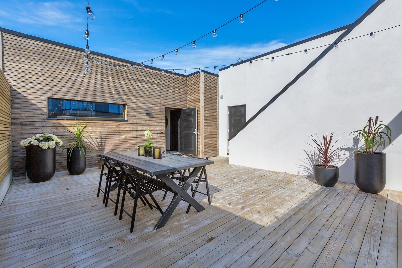 Solen nyter man fra tidlig morgen til kveld på eiendommen. Galleribilde