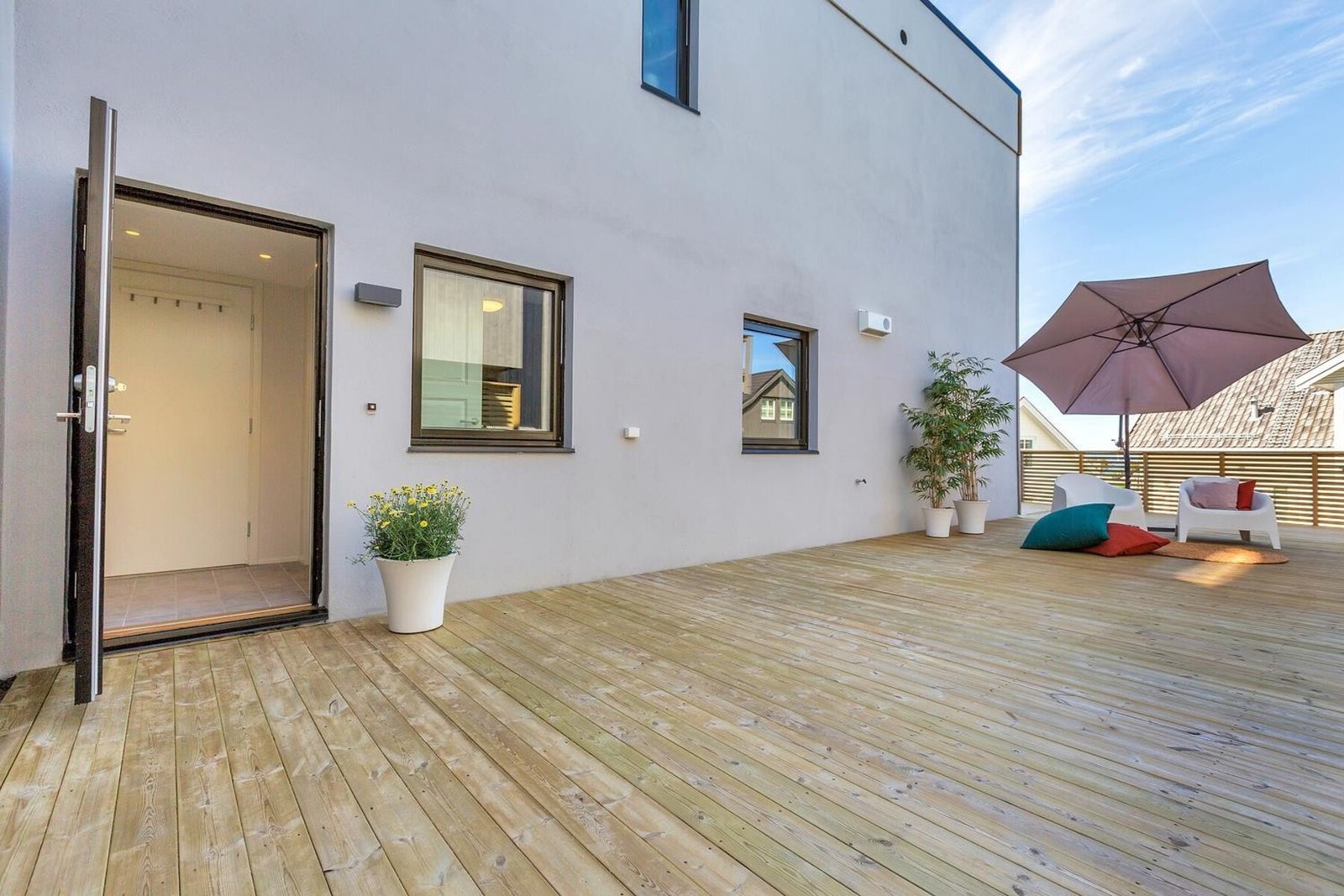 Egen inngang til utleiedelen. Galleribilde