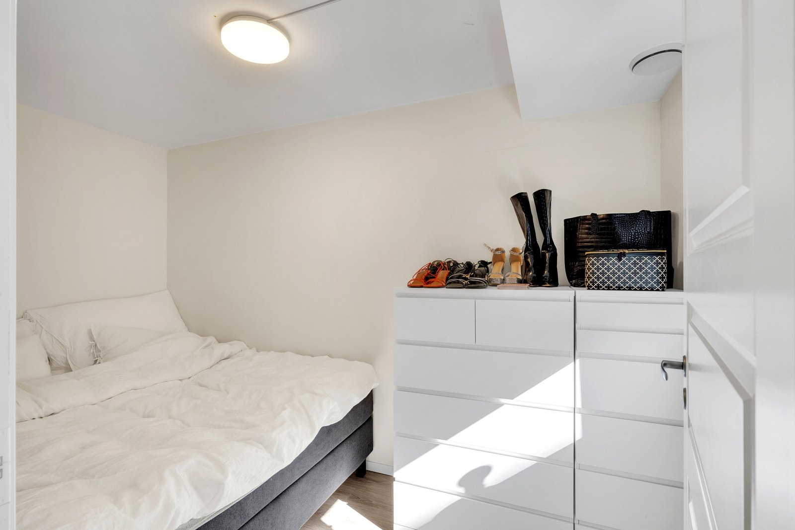 Soverommet i utleiedelen er på i underkant av 7 kvm. Galleribilde
