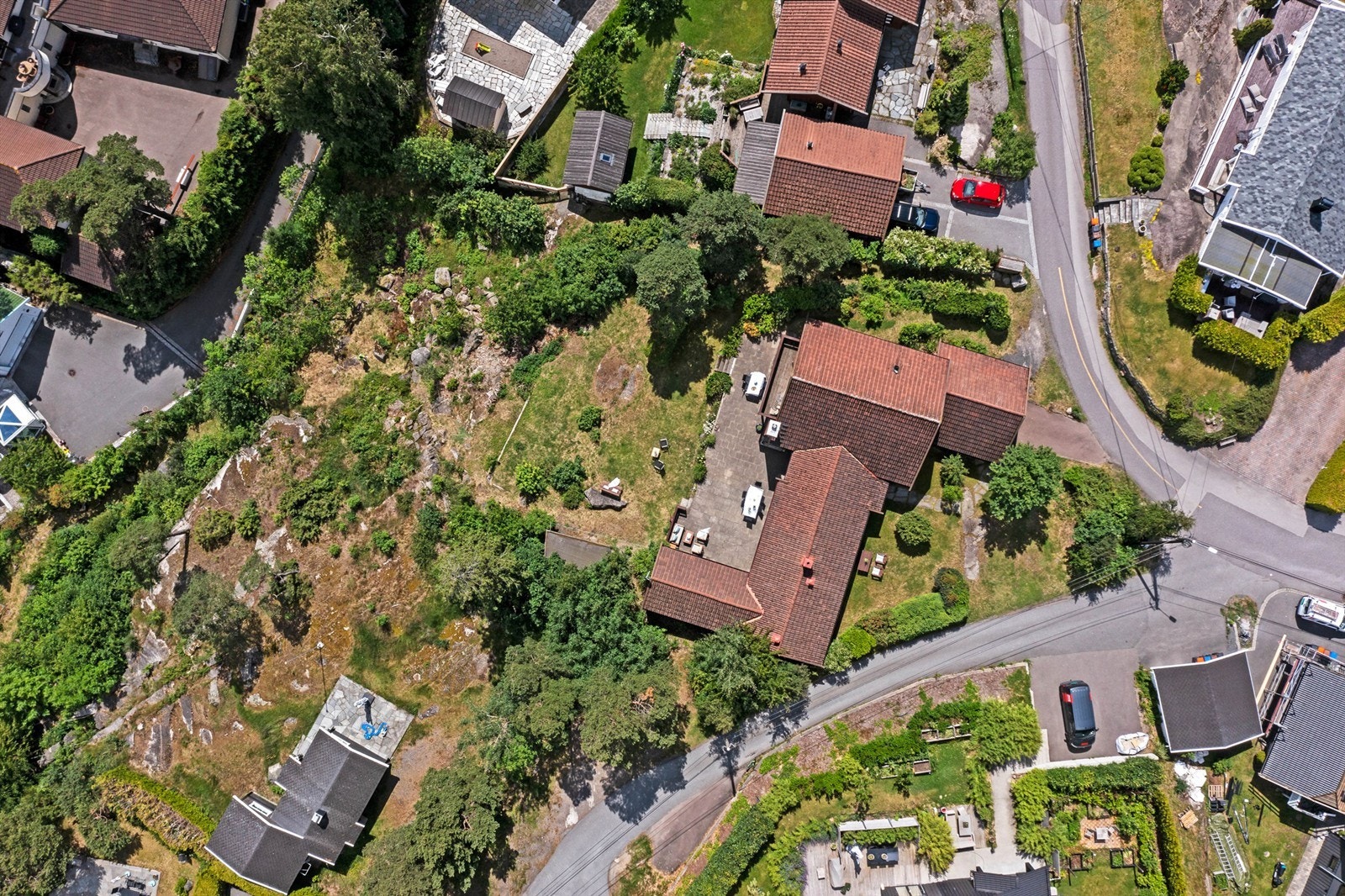 Tomten ligger på en høyde hvor du er skjermet fra innsyn Galleribilde