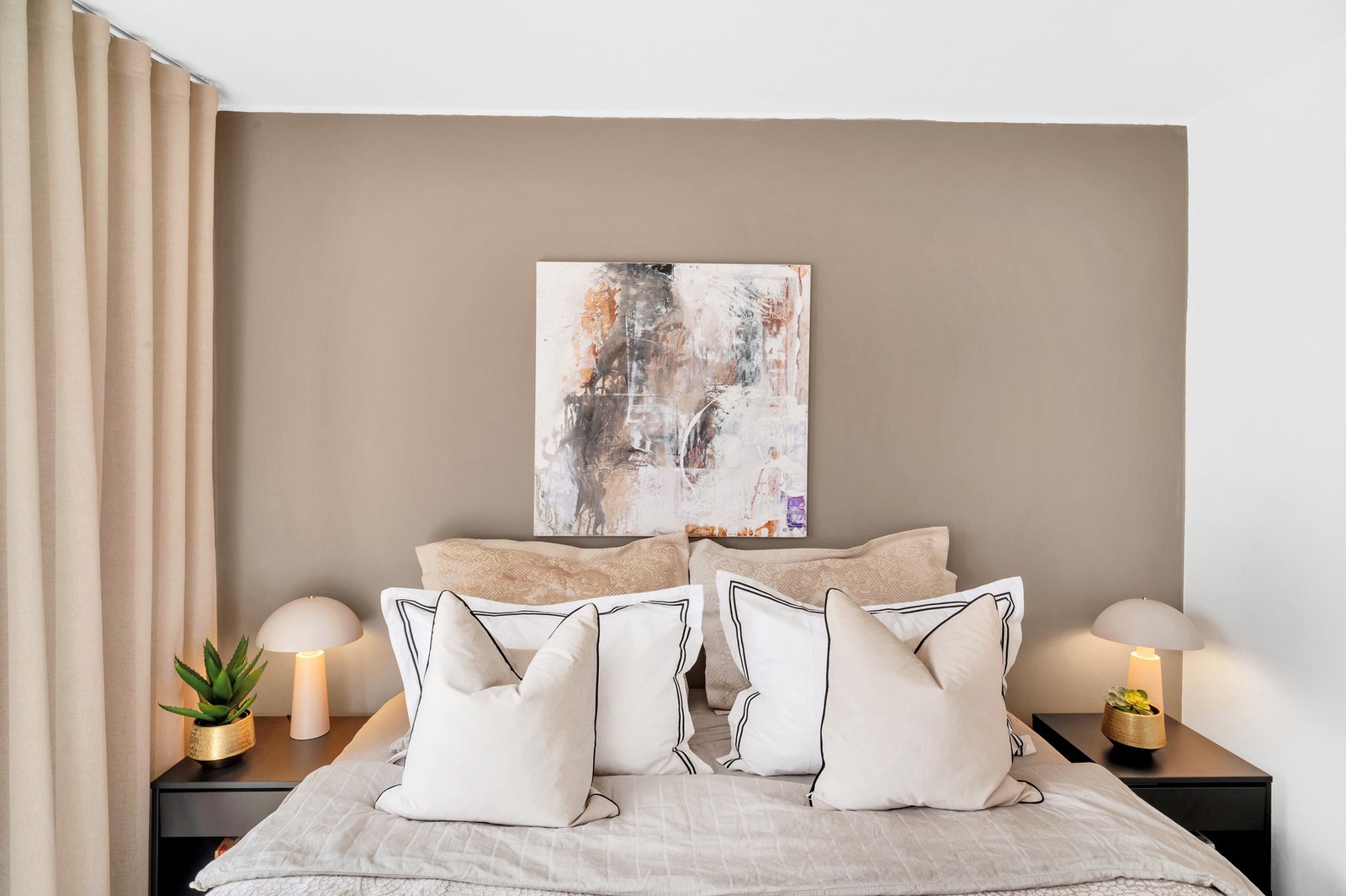 Leiligheten er tilkoblet byggets sentralstyrte balanserte ventilasjonsanlegg. Galleribilde