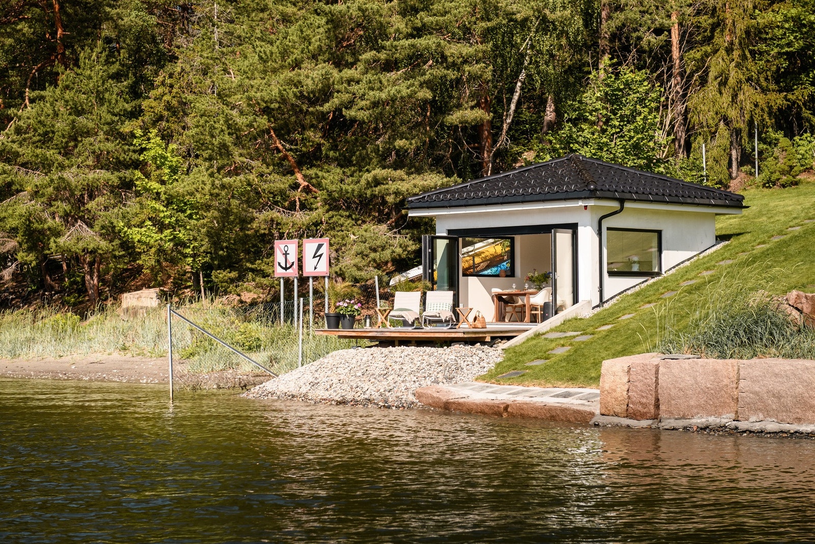 Herlig og godkjent badehus med terrasse. Galleribilde