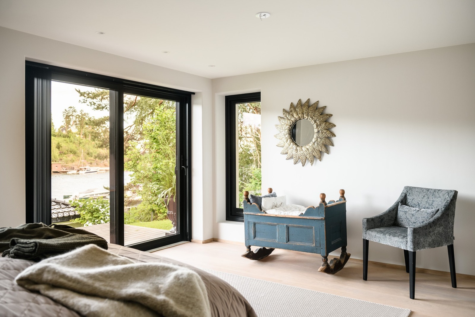 Ypperlige lysforhold. I alt er det seks soverom, tre i hver etasje. Galleribilde