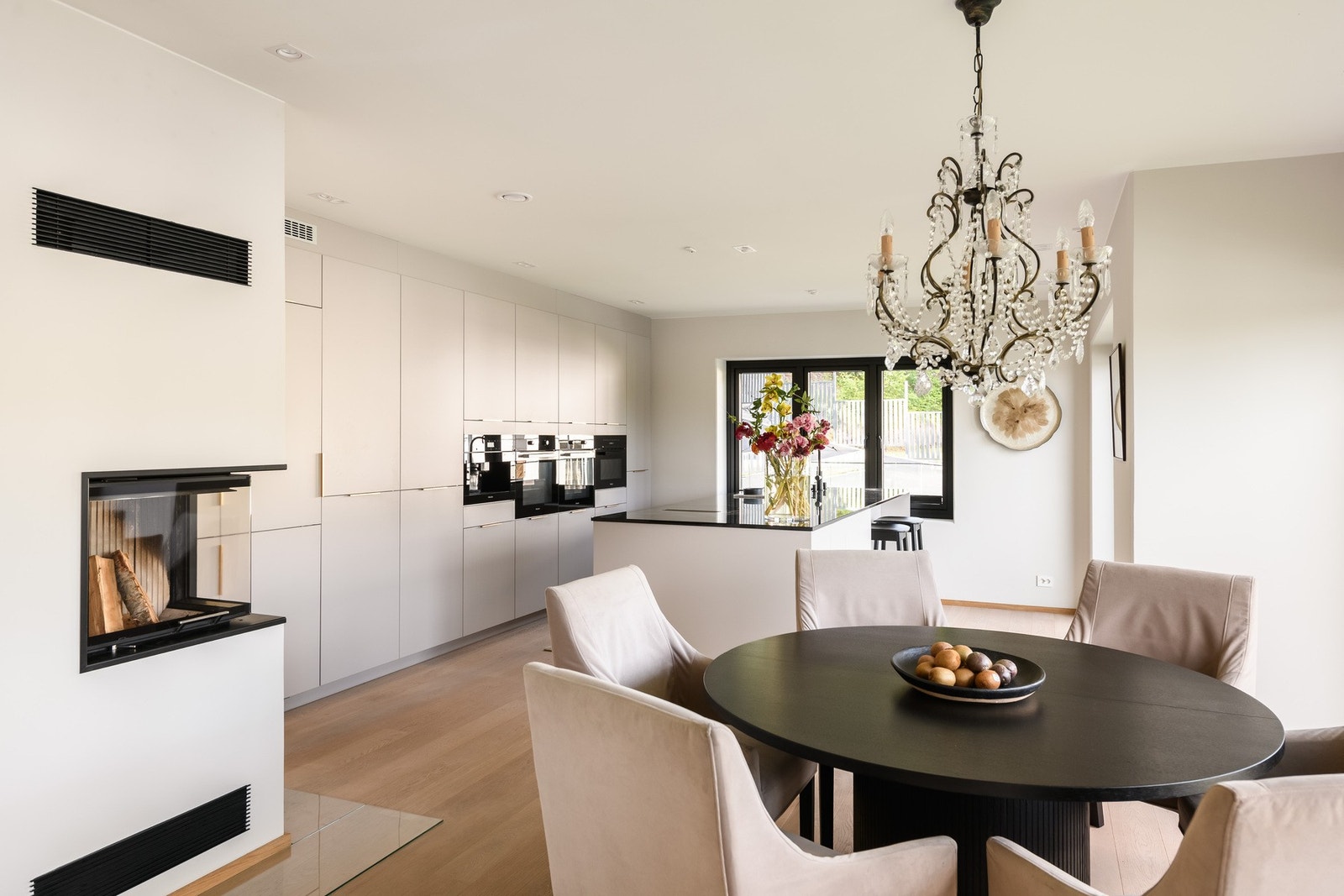 Hjemmet har to ildsteder. Galleribilde