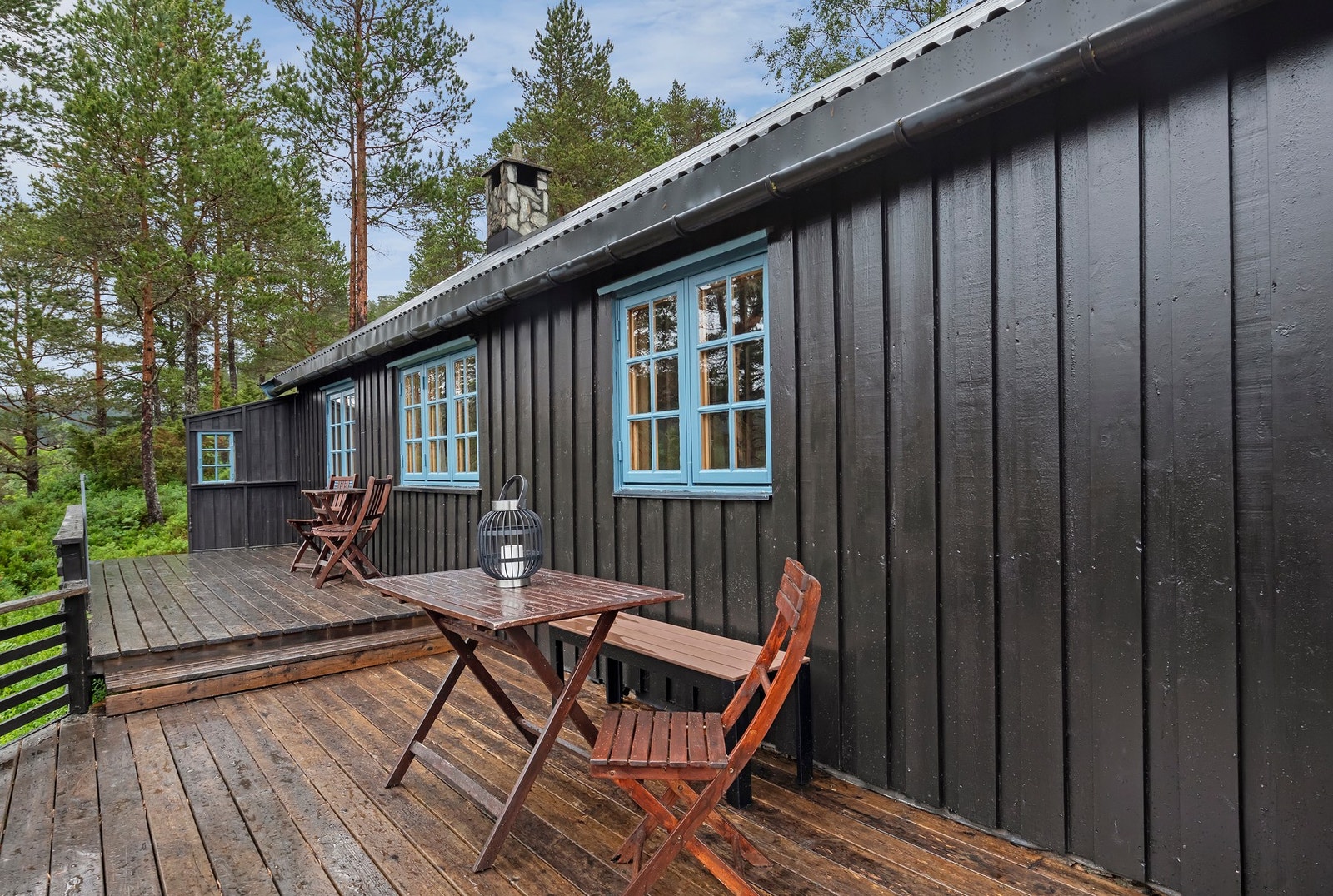 Her sitter man for seg selv med avstand til hyttenaboer Galleribilde