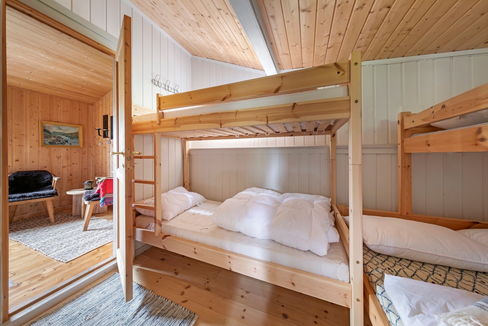 Soverom 2 er innredet med køyeseng og familiekøye Galleribilde