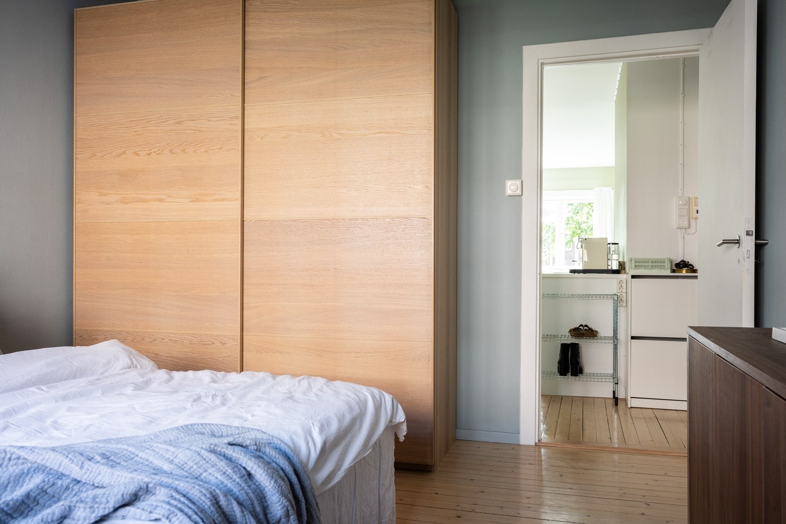 - Godt med oppbevaringsplass i garderobeskap - Galleribilde