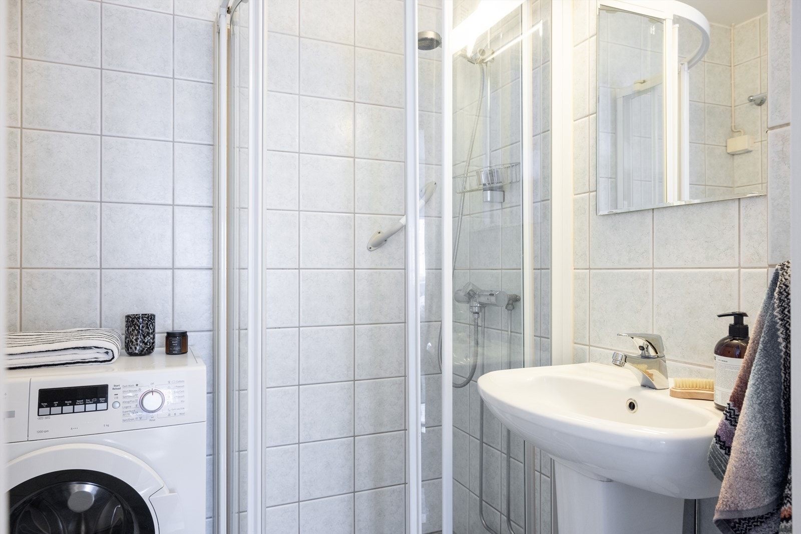 - Flislagt baderom fra 2001 med varme i gulvet - Galleribilde