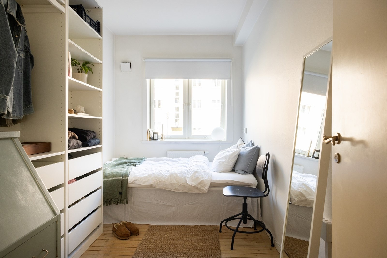 - Soverom to er også av god størrelse og har plass til dobbeltseng og godt med oppbevaringsplass i garderobeskap - Galleribilde