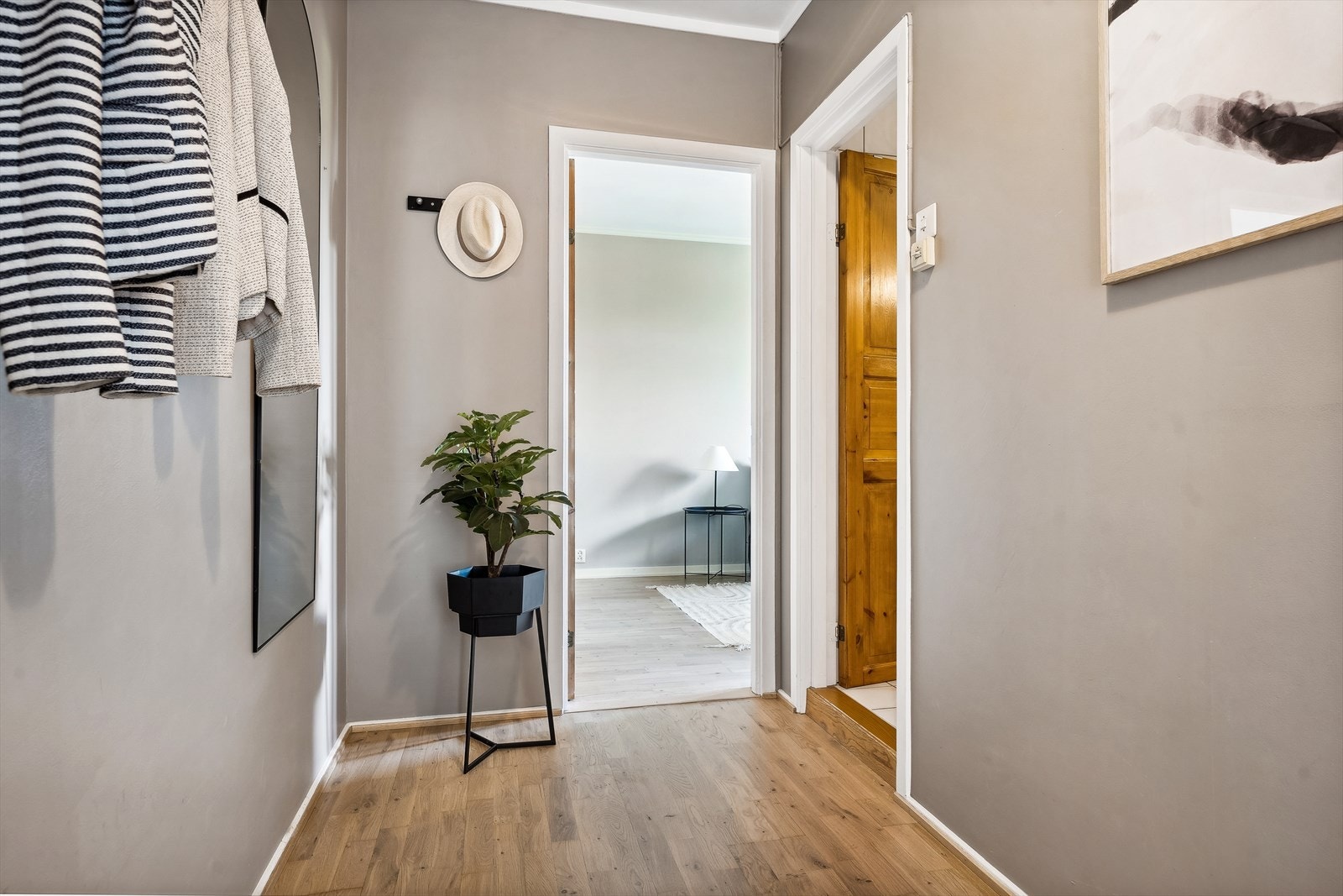 Her er det godt å komme hjem og hyggelig å ønske gjester velkommen Galleribilde