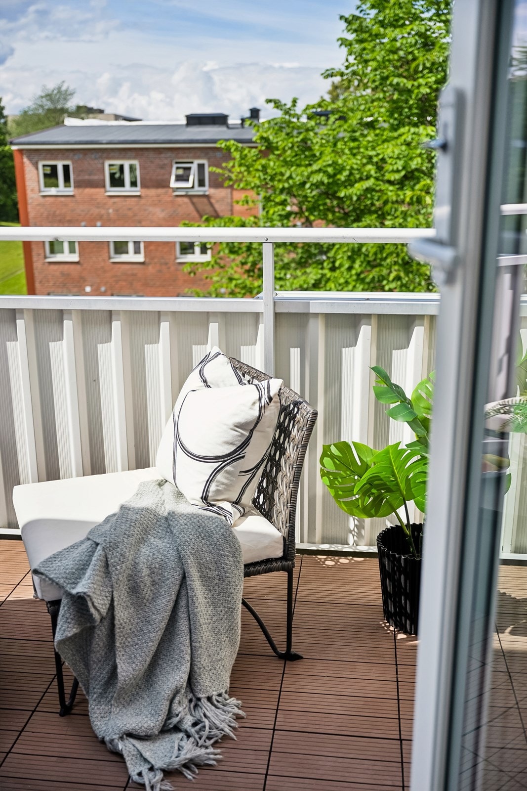 Tilbaketrukket og sentralt Galleribilde