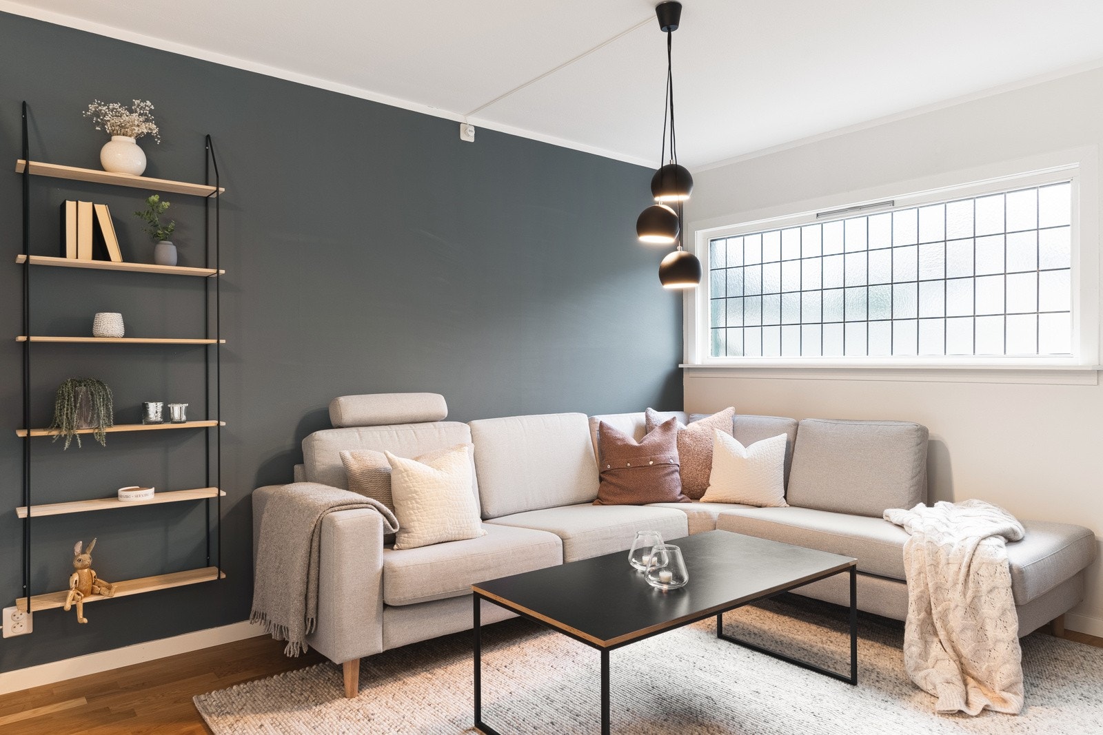 God plass til en romslig sofagruppe. Galleribilde