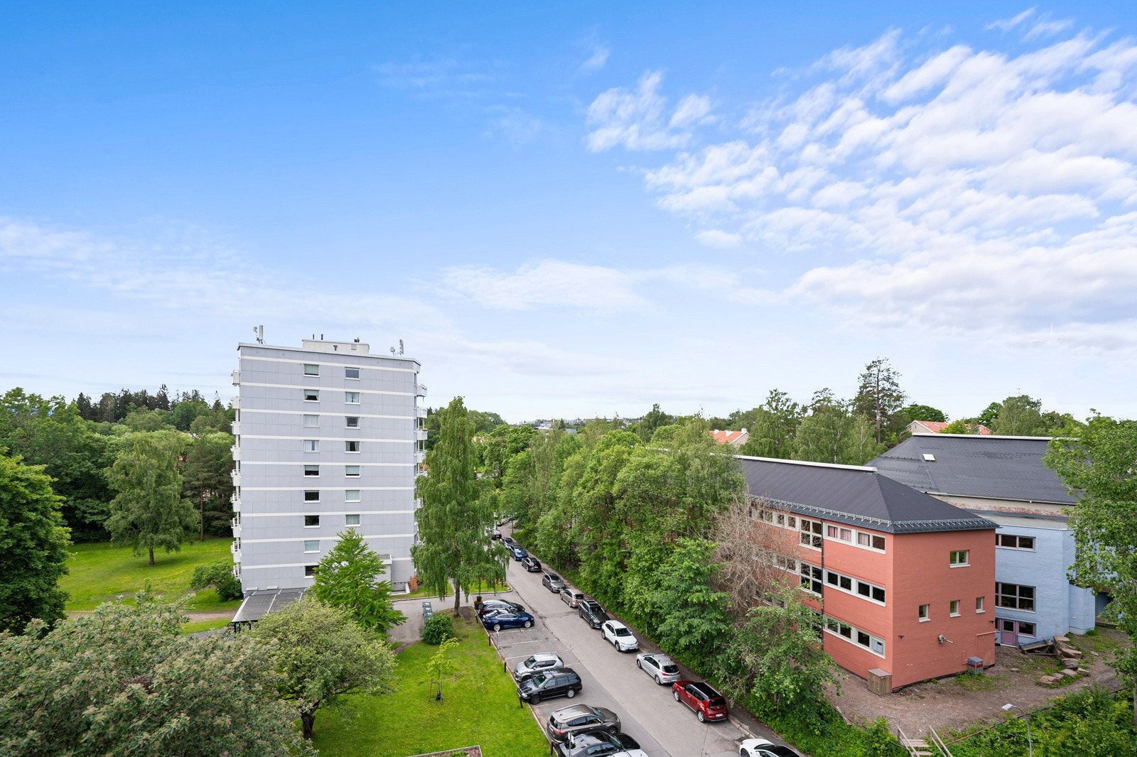 Pilotveien 8 ligger i stille og rolige omgivelser på Vestre Holmen med kort vei til det meste. Galleribilde