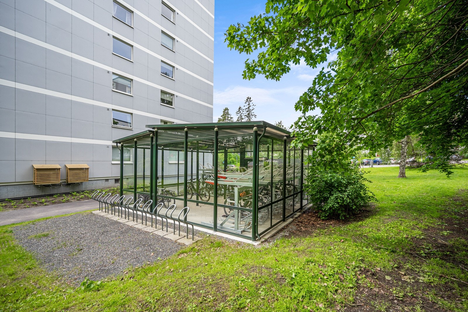 Borettslaget har et flott og nytt, låsbart sykkelhus med mulighet for lading. Galleribilde