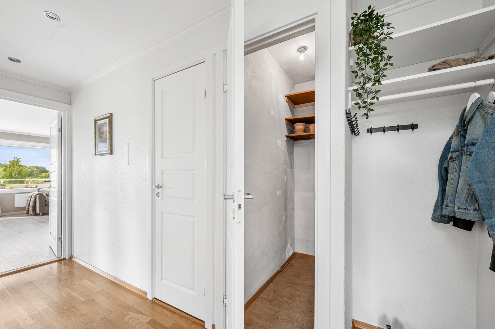 Praktisk bod, med god oppbevaringsplass. Galleribilde