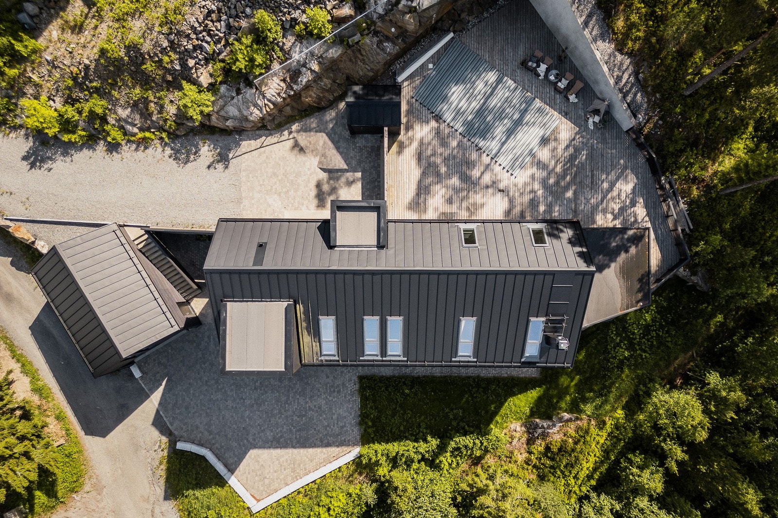 Innholdsrik tomt. Galleribilde