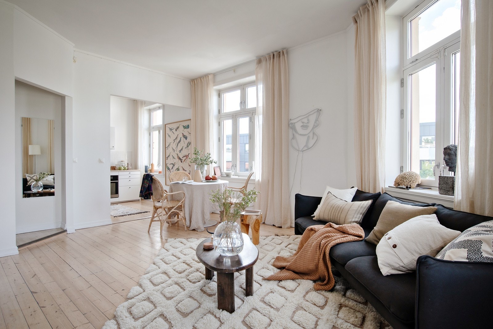 Åpen løsning inn til kjøkken, kan eventuelt bygges om til et soverom 2 Galleribilde