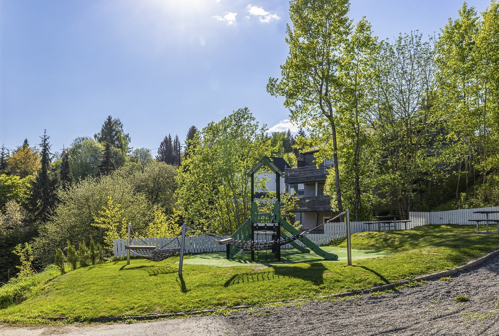 Lekeplassen til borrettslaget. Galleribilde