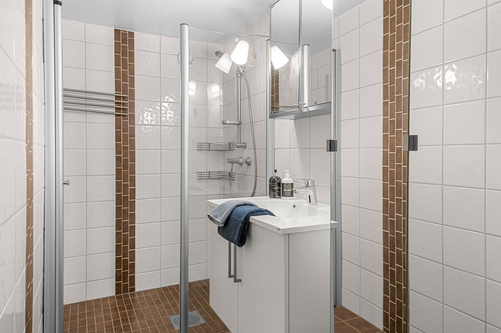 Det andre badet i sokkeletasjen er på 5m² Galleribilde