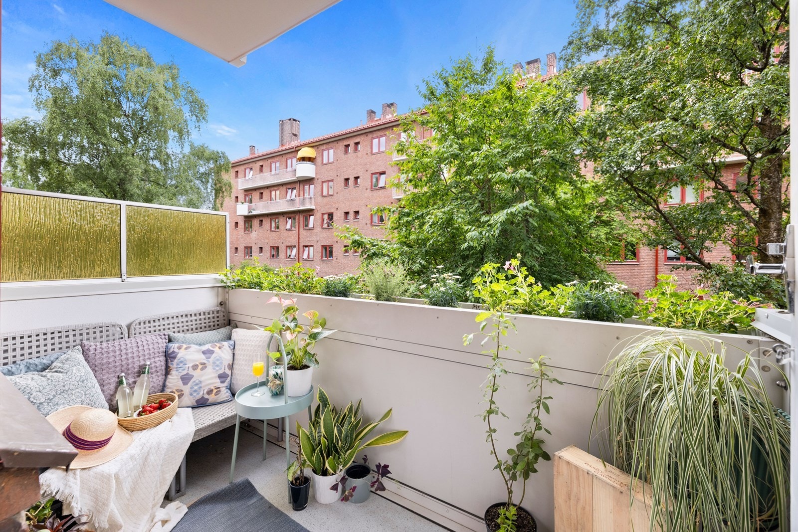 Velkommen til Brochmanns gate 10C! Dette er en innbydende og lys 3-roms leilighet med solrik balkong. Galleribilde
