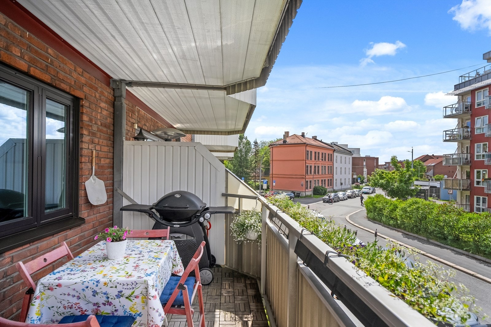 Benjamin Ådna v/ Nordvik har gleden av å presentere denne innholdsrike leiligheten i byggets 2. etasje. Galleribilde