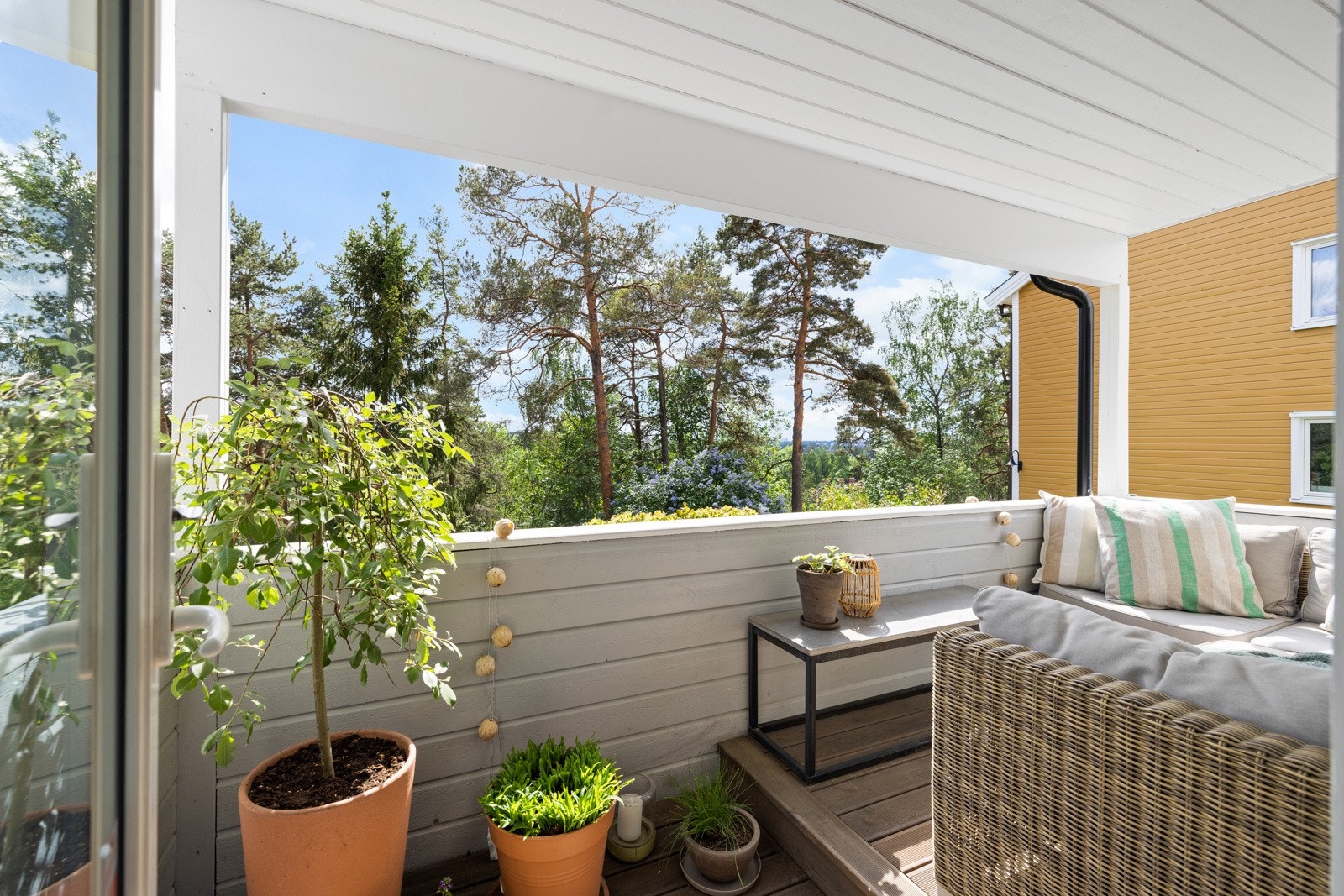 Det er fin plass til en god utesofa Galleribilde