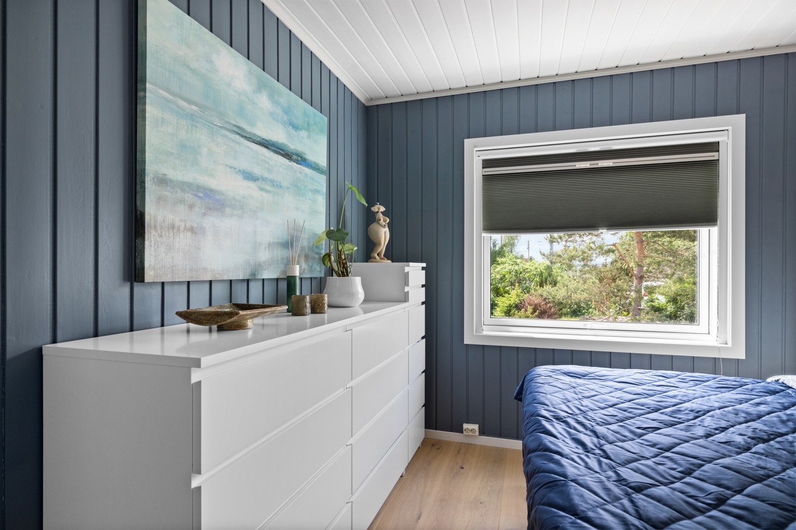 Soverom 1 har utvendig screens/solskjerming, samt innvendig myggnetting fra Norsol Galleribilde