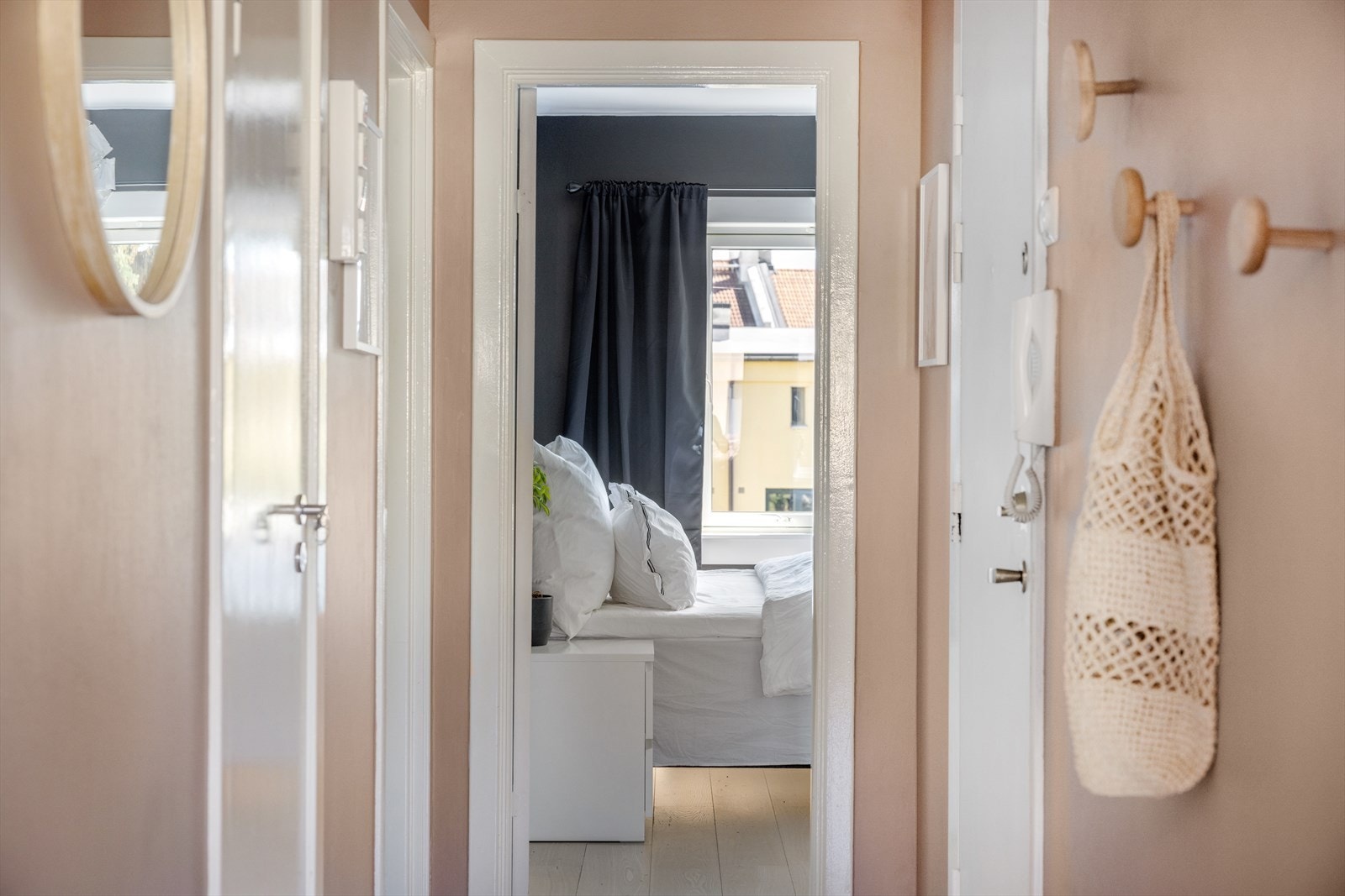 Fra gangen og mot soverom. Galleribilde
