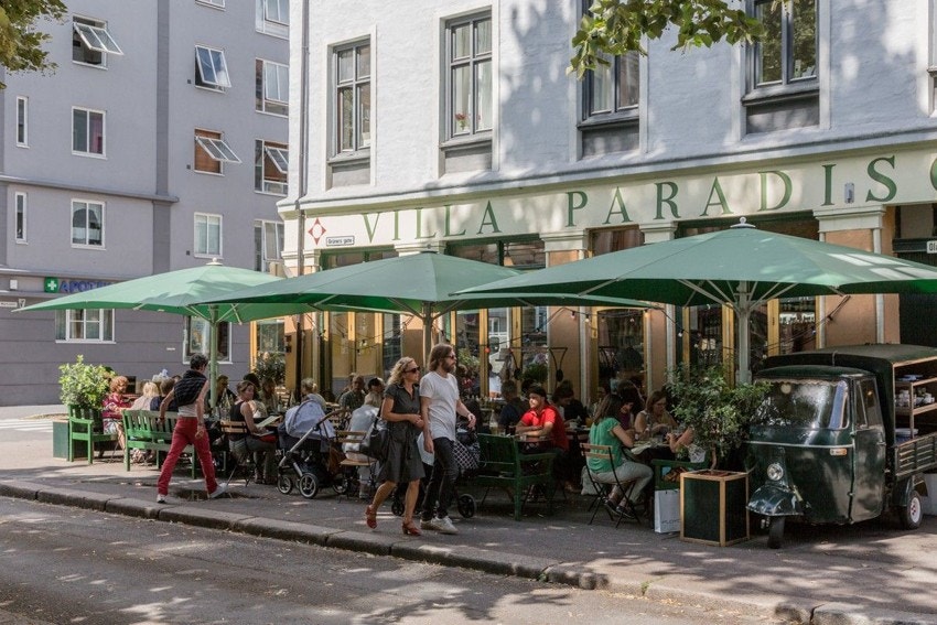 Grünerløkka er velkjent for sitt spennende og unike utvalg av vintagebutikker, søndagsmarkeder, mote, interiør, kaféliv, barer, restauranter, uteserveringer og frisører, det meste sentrert rundt hovedgatene Markveien og Thorvald Meyers gate. Galleribilde