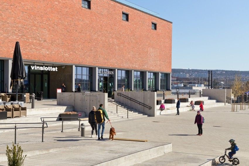 I 2019 åpnet vinslottet, med blant annet restauranter, butikker og bakeri. Galleribilde
