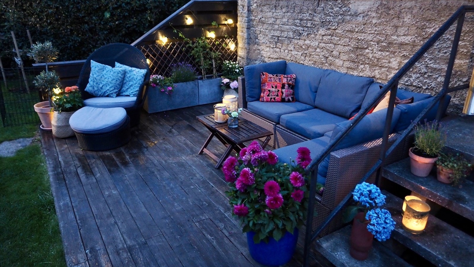 - God plass til daybed, flere sittegrupper og grill - Galleribilde