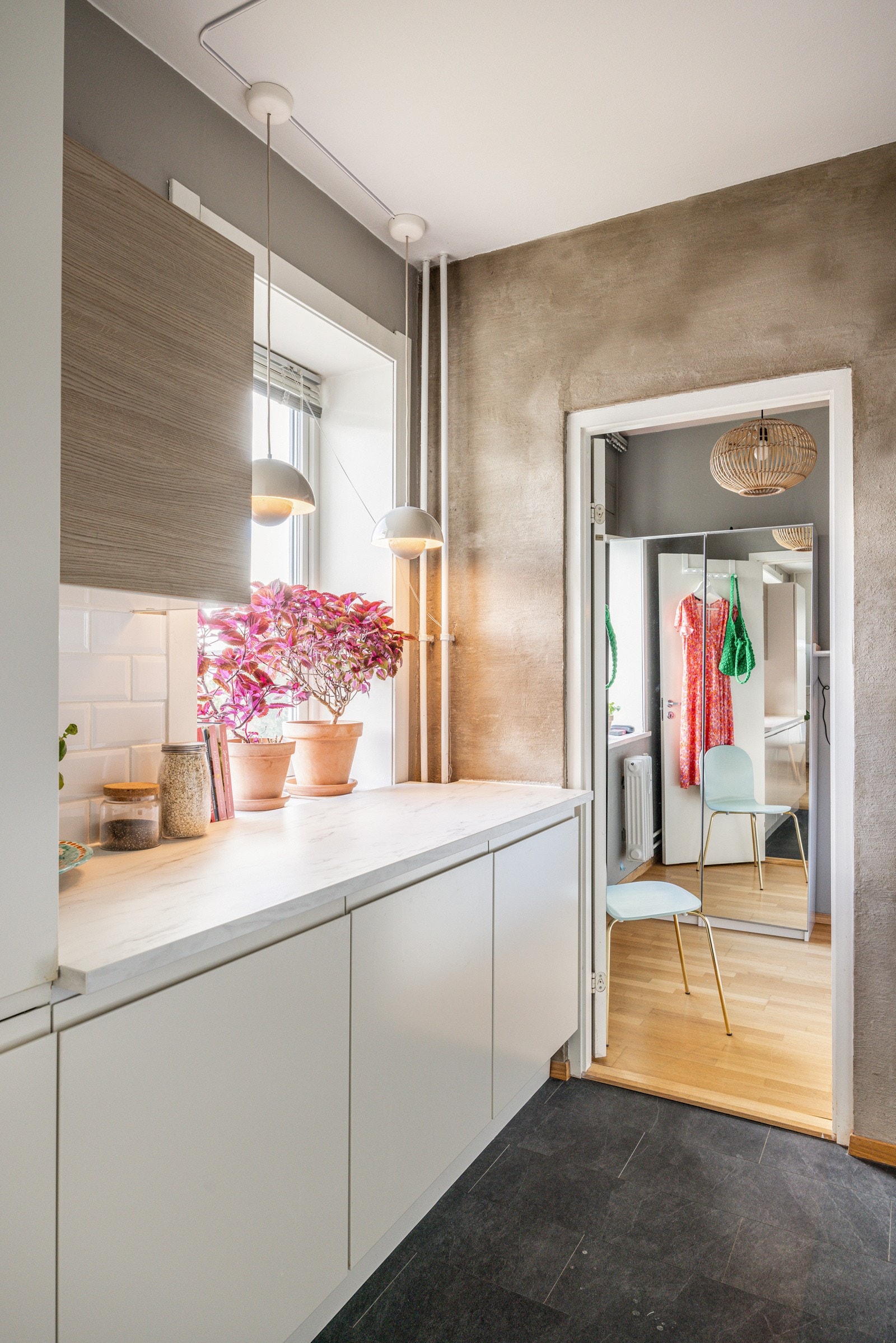 God skap-/ og benkeplass Galleribilde