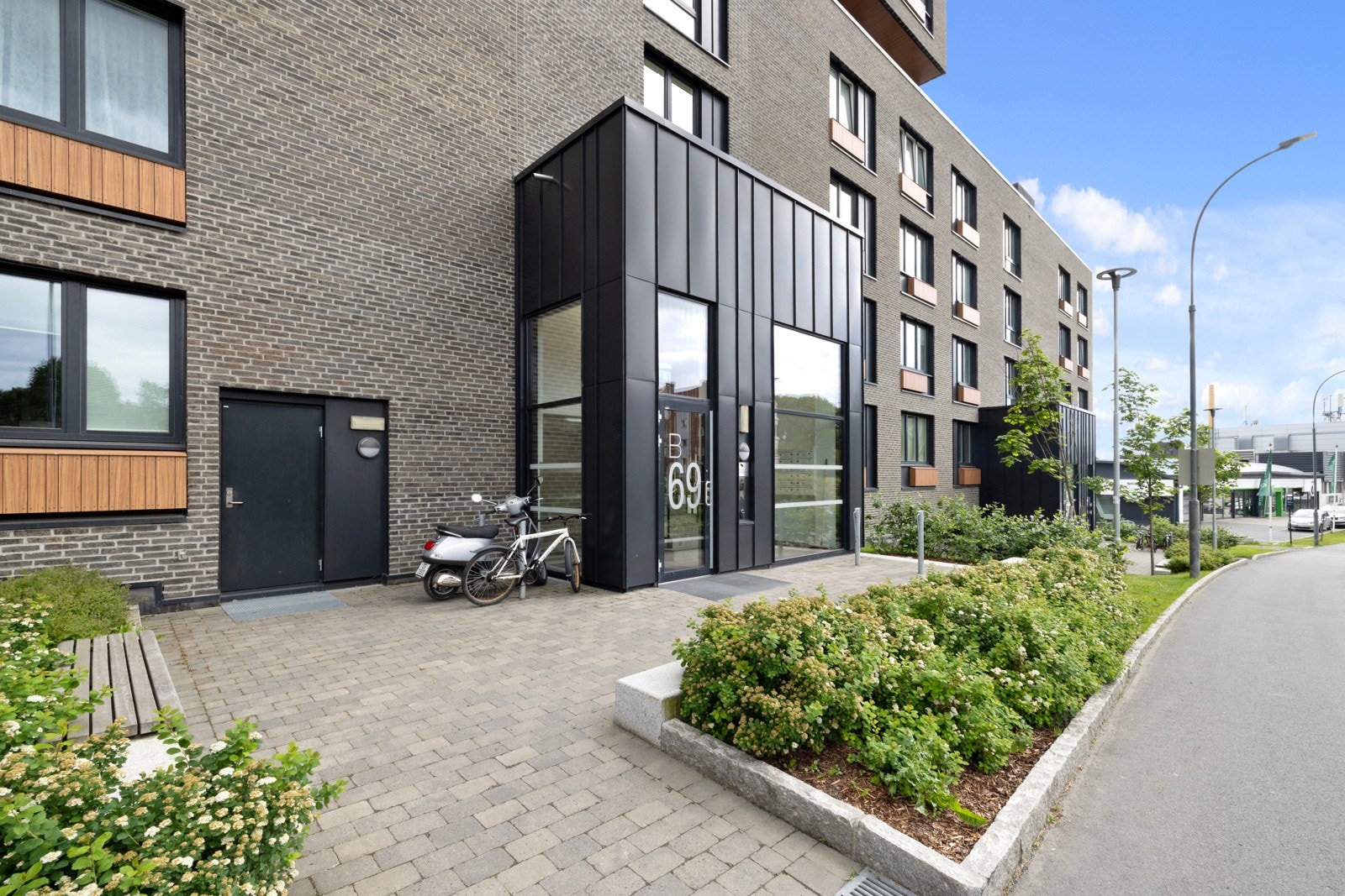Inngangsparti. Galleribilde