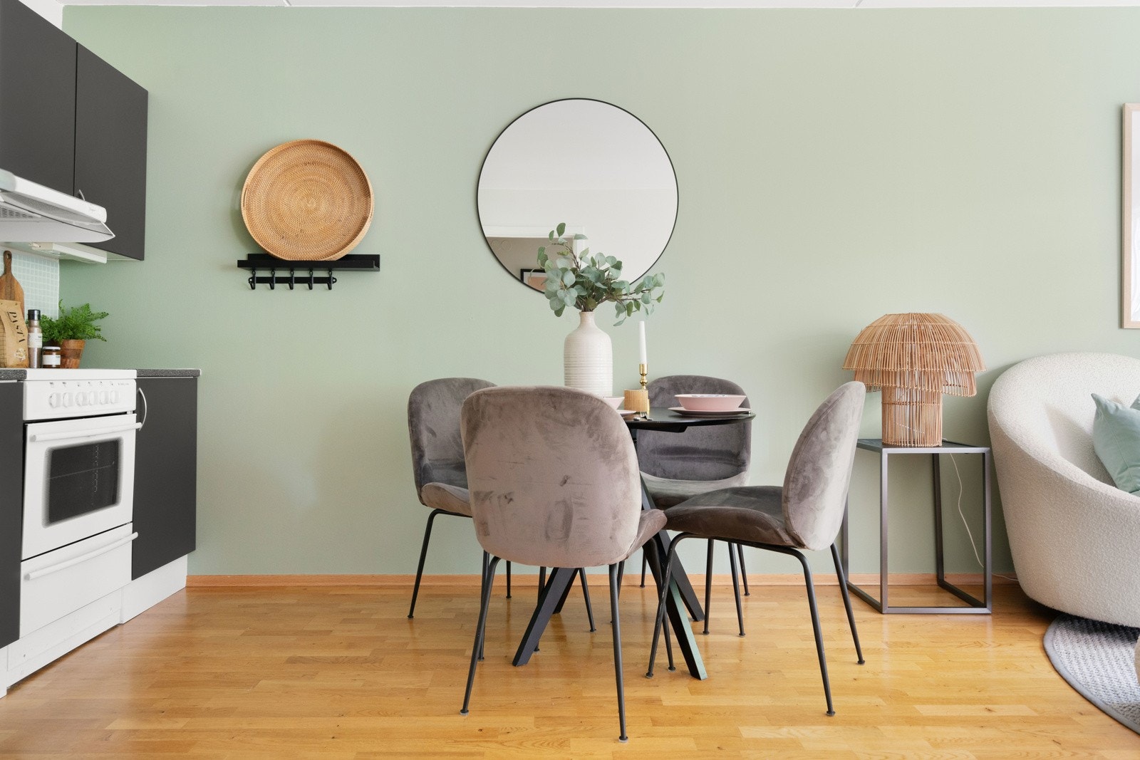 Her er det plass til en romslig spisegruppe. Galleribilde