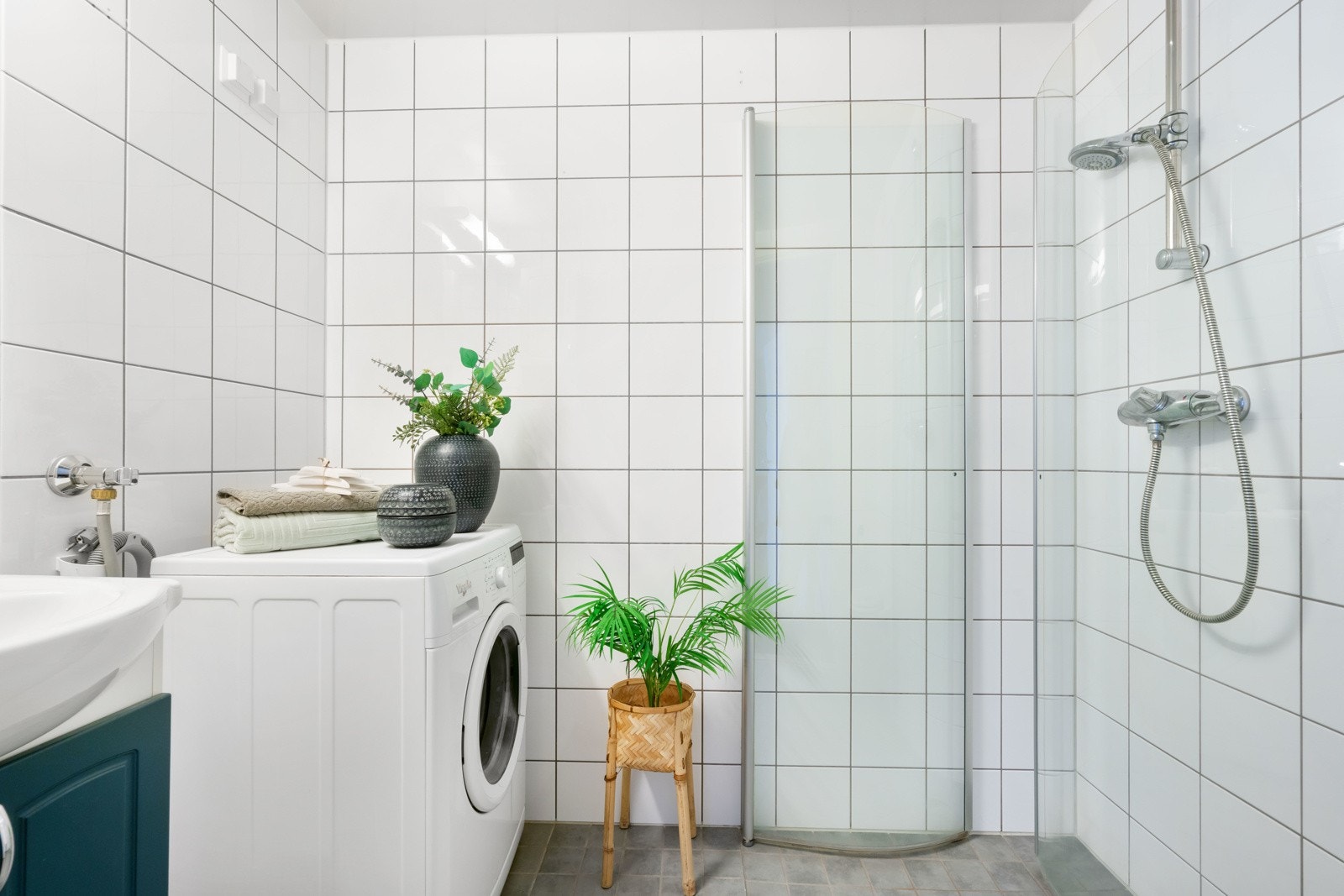 Flislagt bad fra 2005 med gulvvarme. Galleribilde