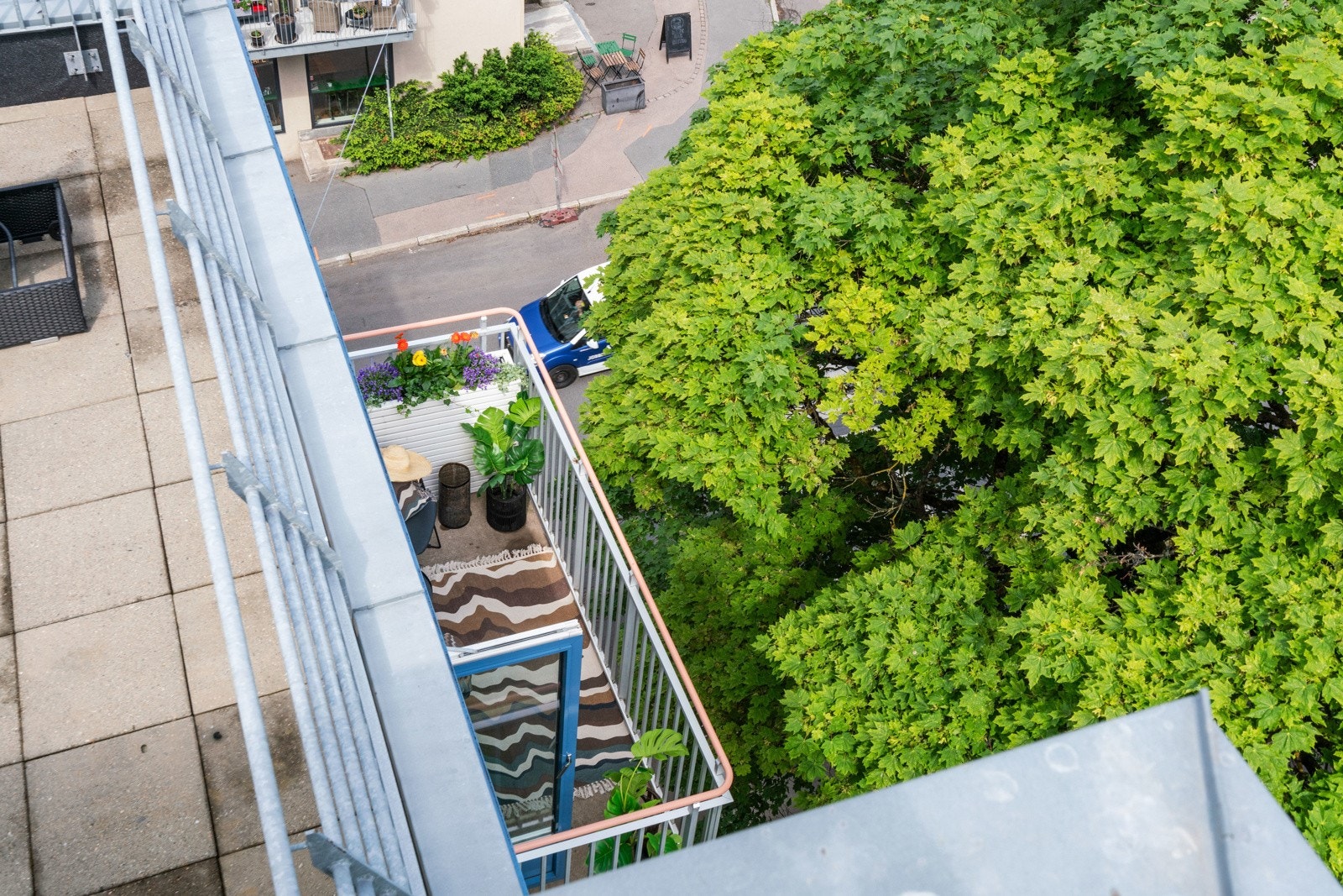 Balkong sett fra takterrassen. Galleribilde