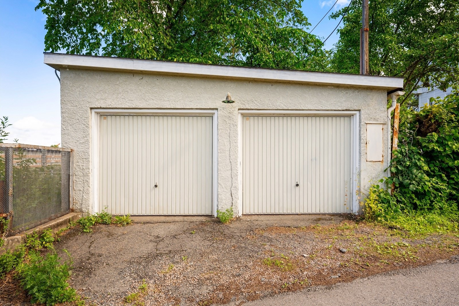 Det medfølger parkeringsplass i halvpart av dobbel garasje. Galleribilde