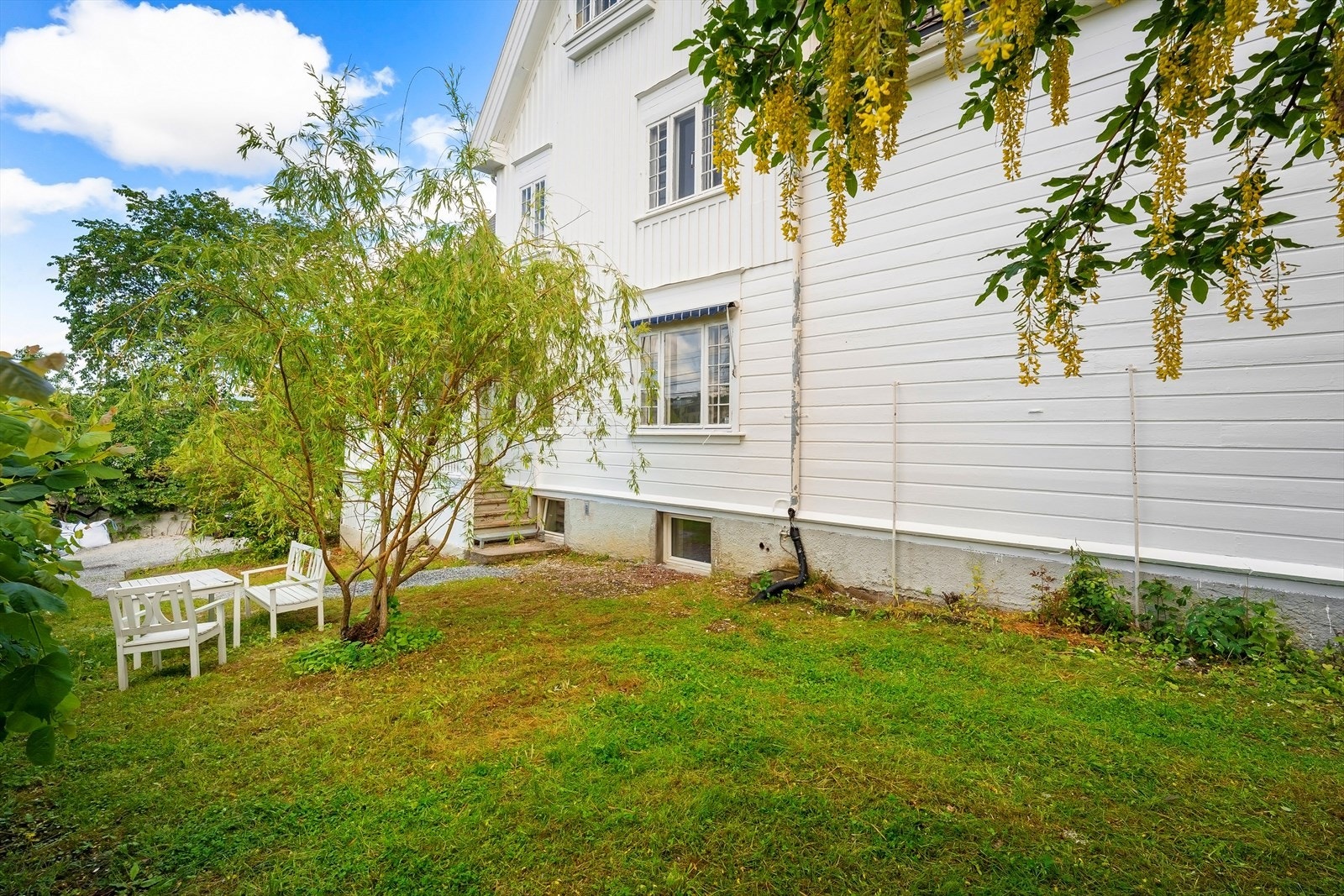 Hele boligen er malt utvendig i 2024. Galleribilde