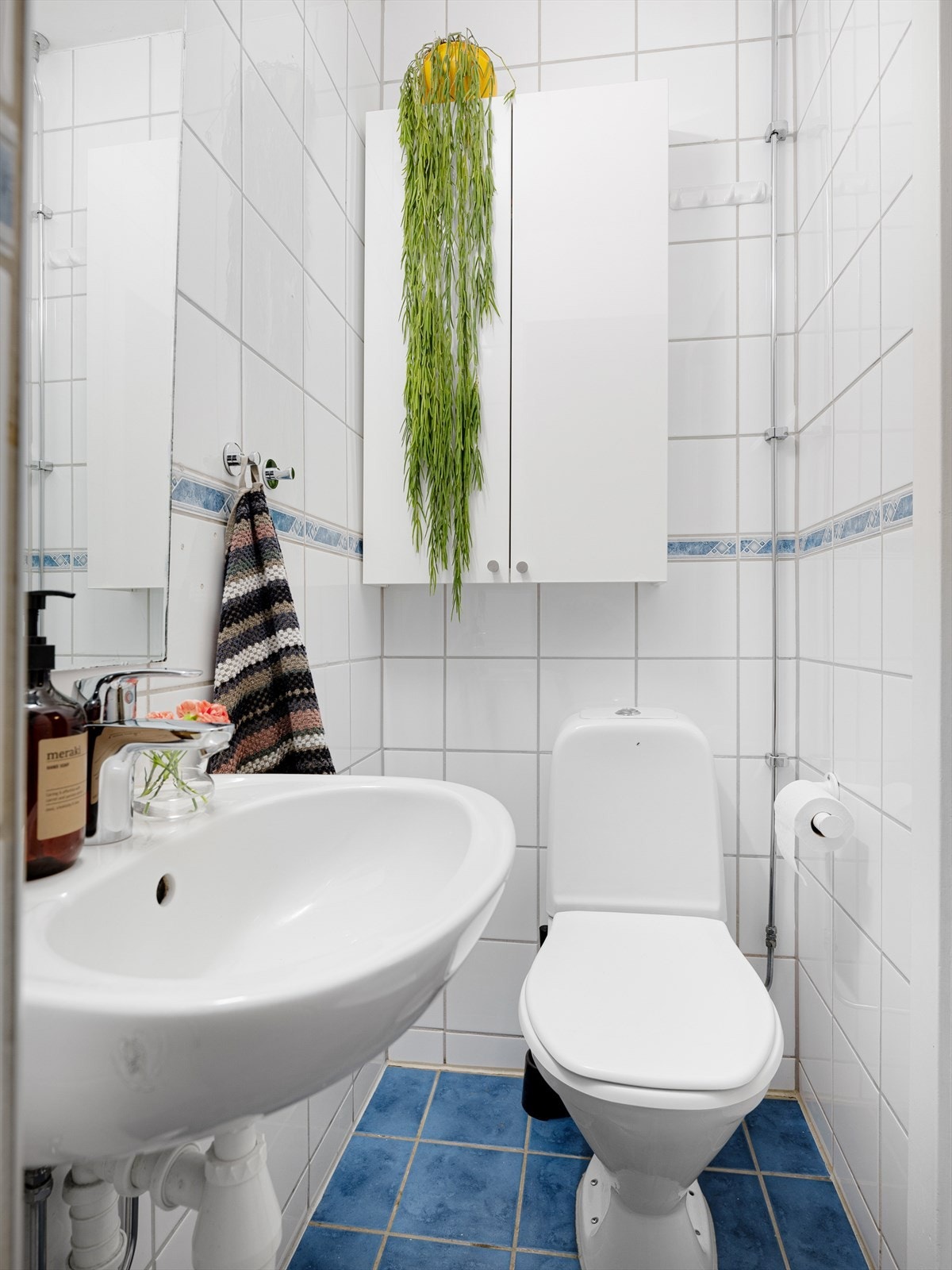 Ekstra skapinnredning har fått plass på den ene kortveggen. Galleribilde