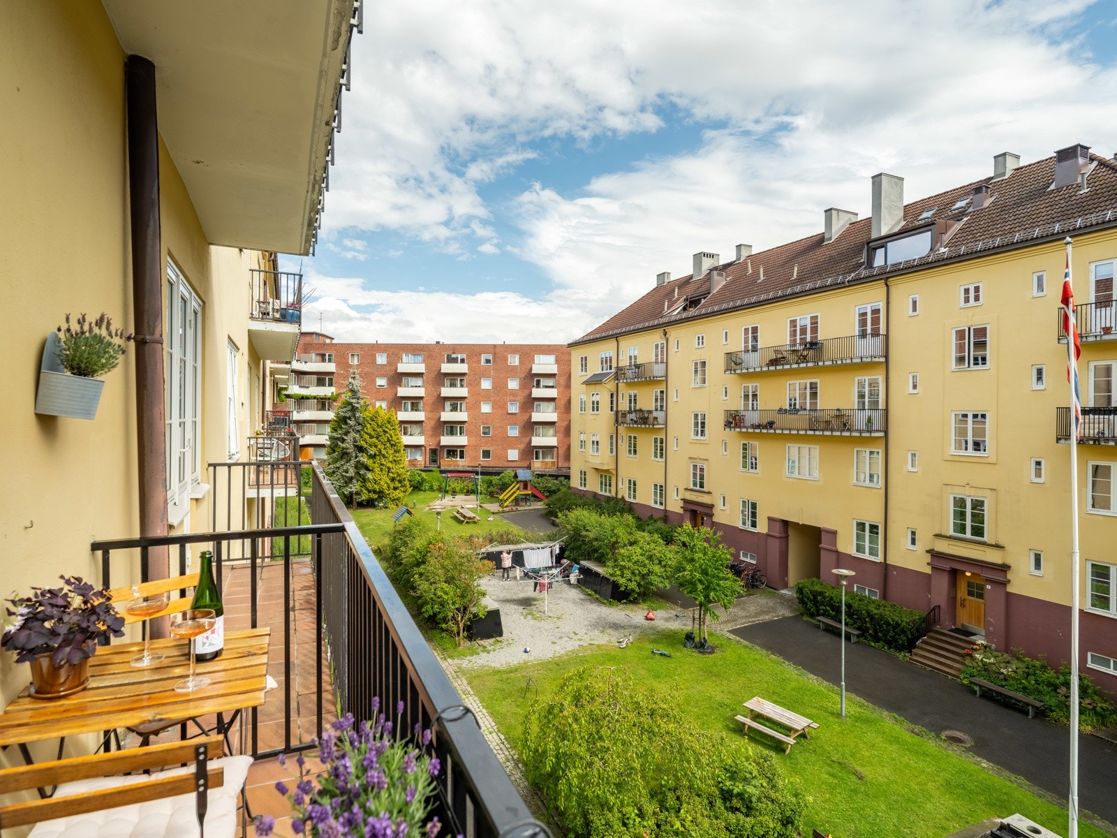 Bakgården er utrolig flott, og koselig å se ned på. Galleribilde