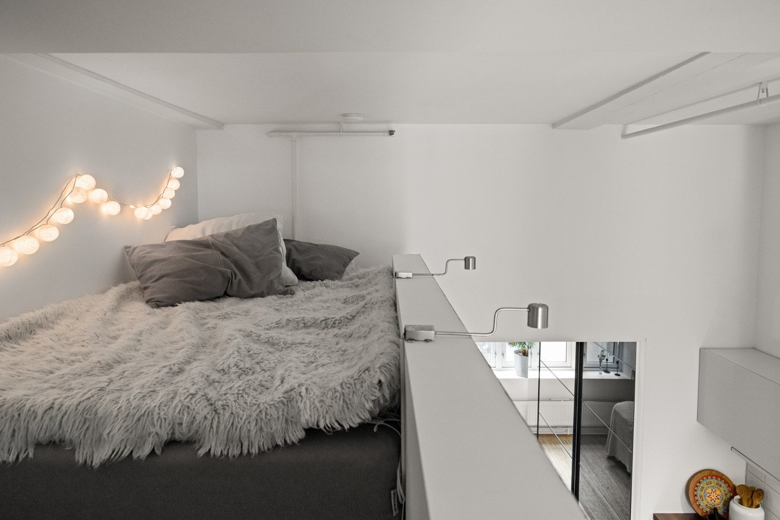 - Praktisk hems med plass til ekstra overnatting og/eller oppbevaring - Galleribilde