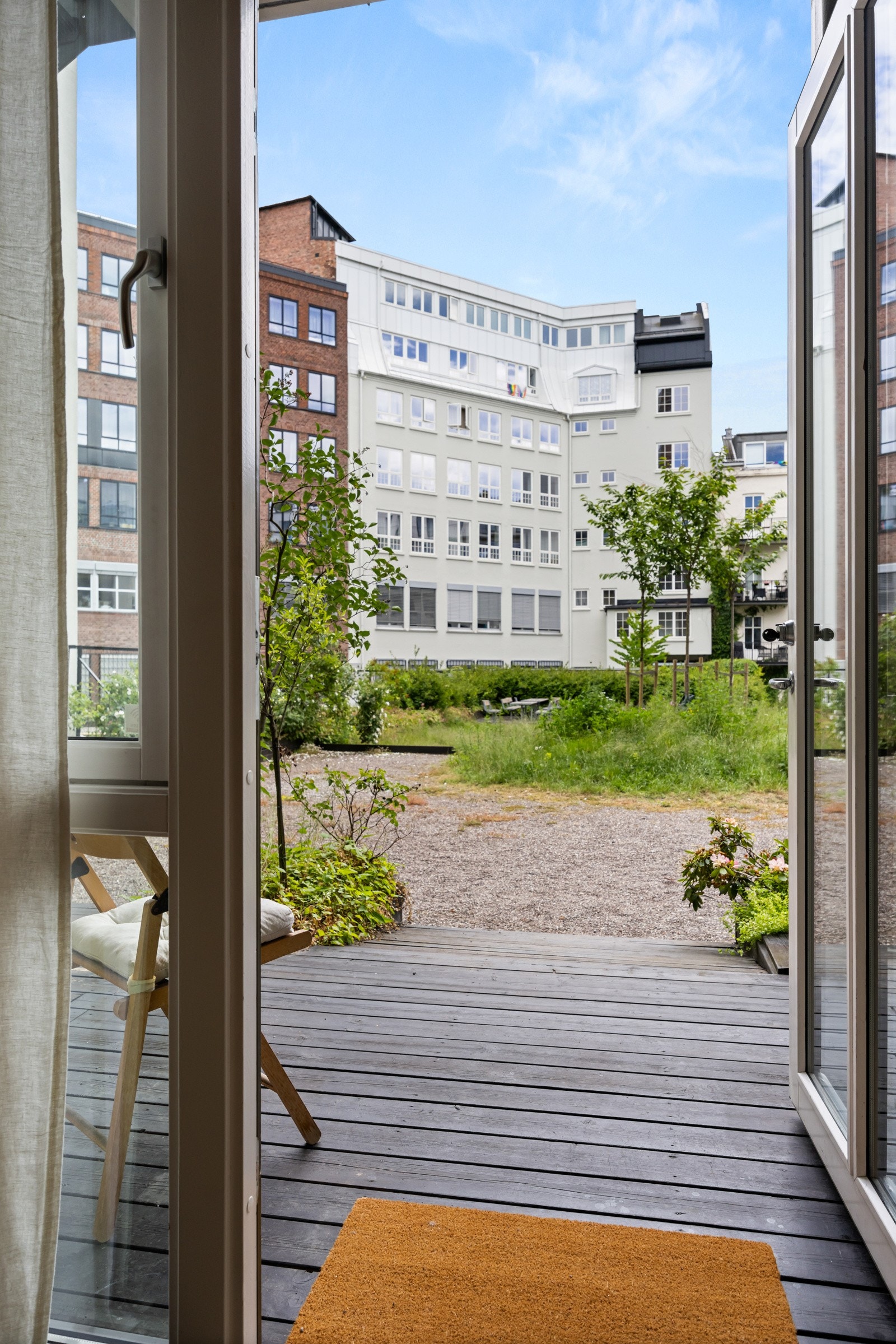 - Stor glassdør ut mot markterrassen - Galleribilde