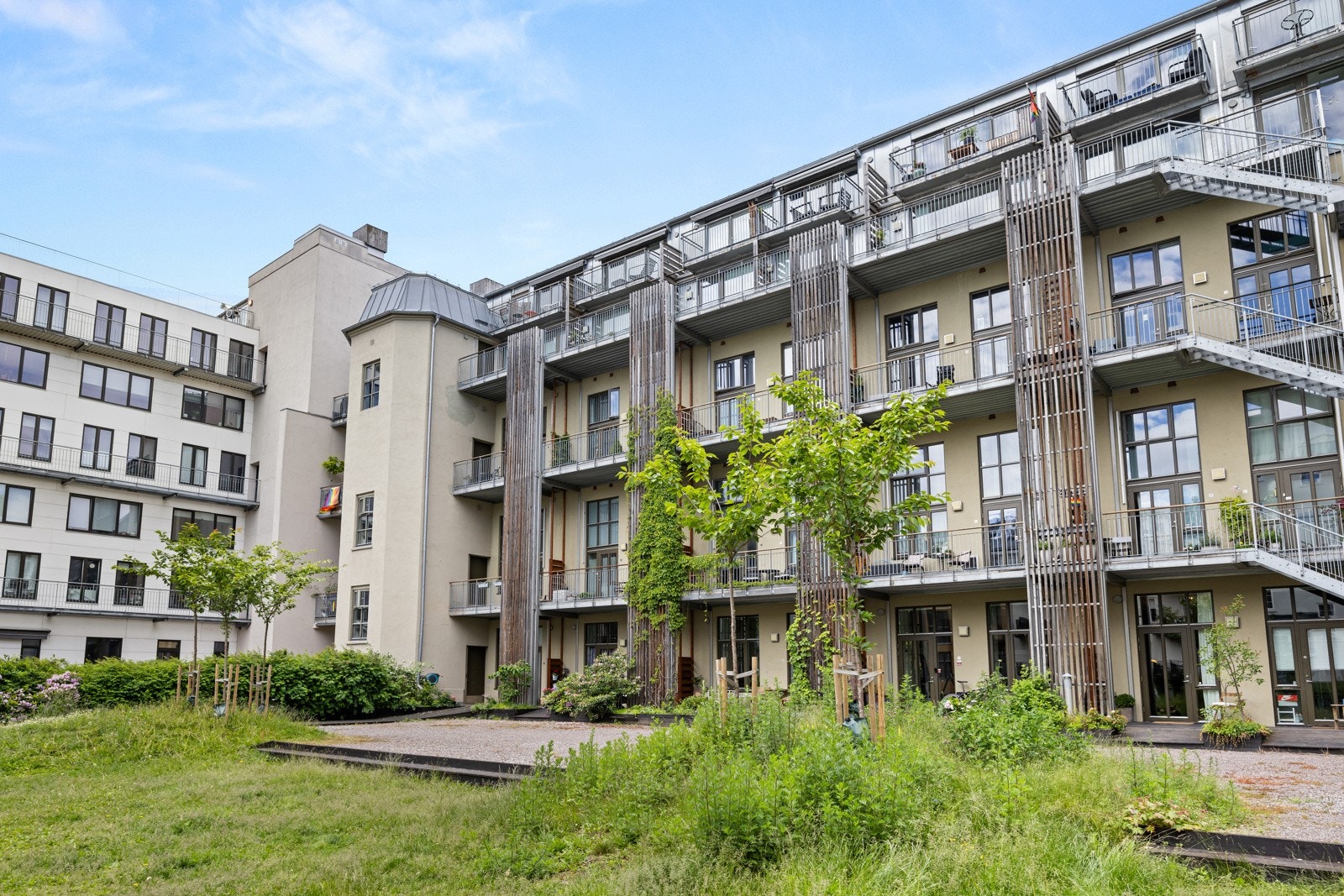- Lys, pen 2-roms fabrikkleilighet fra 2005 med gjennomgående god standard og planløsning - Galleribilde