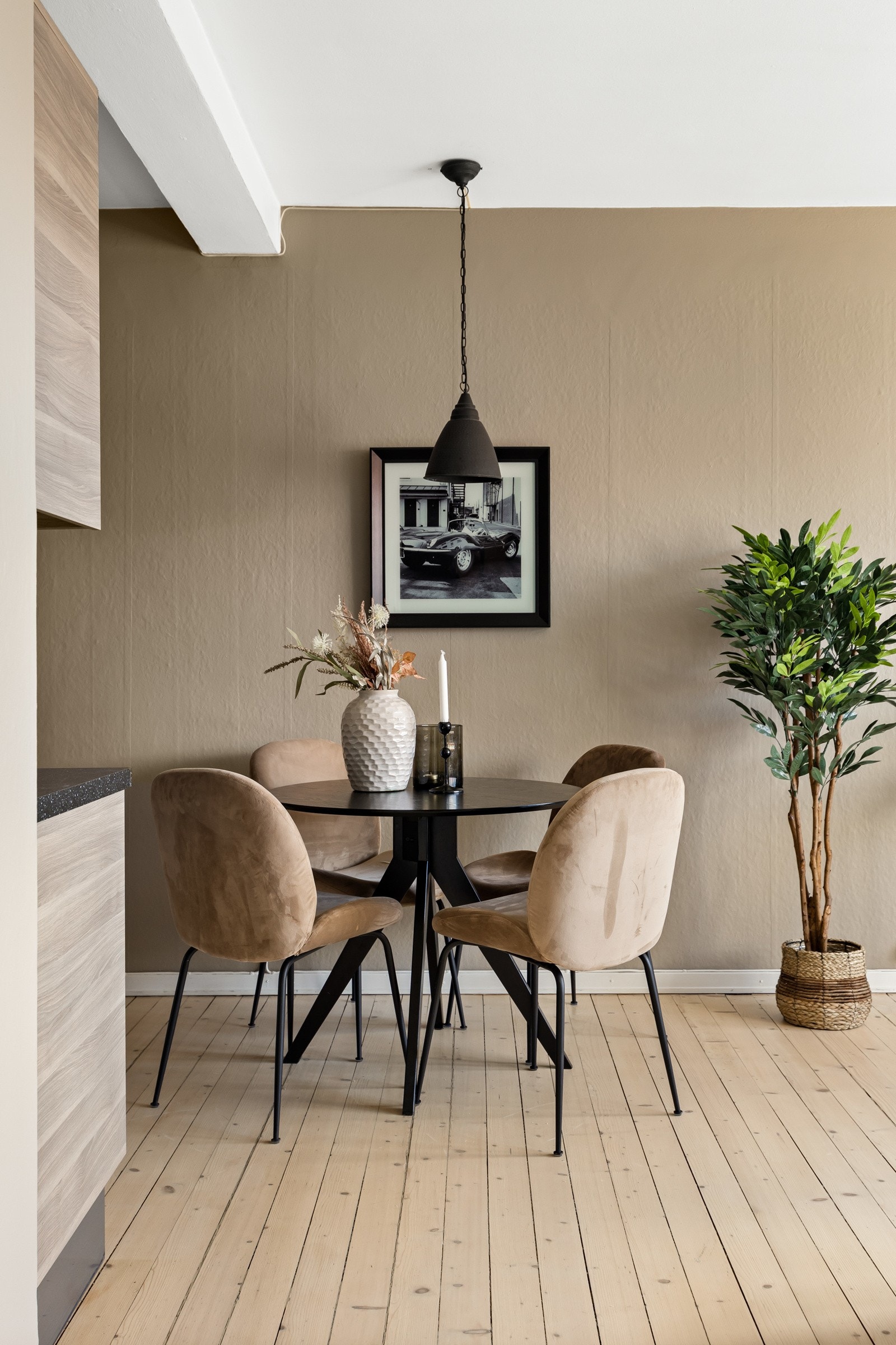 God plass til sittegruppe Galleribilde