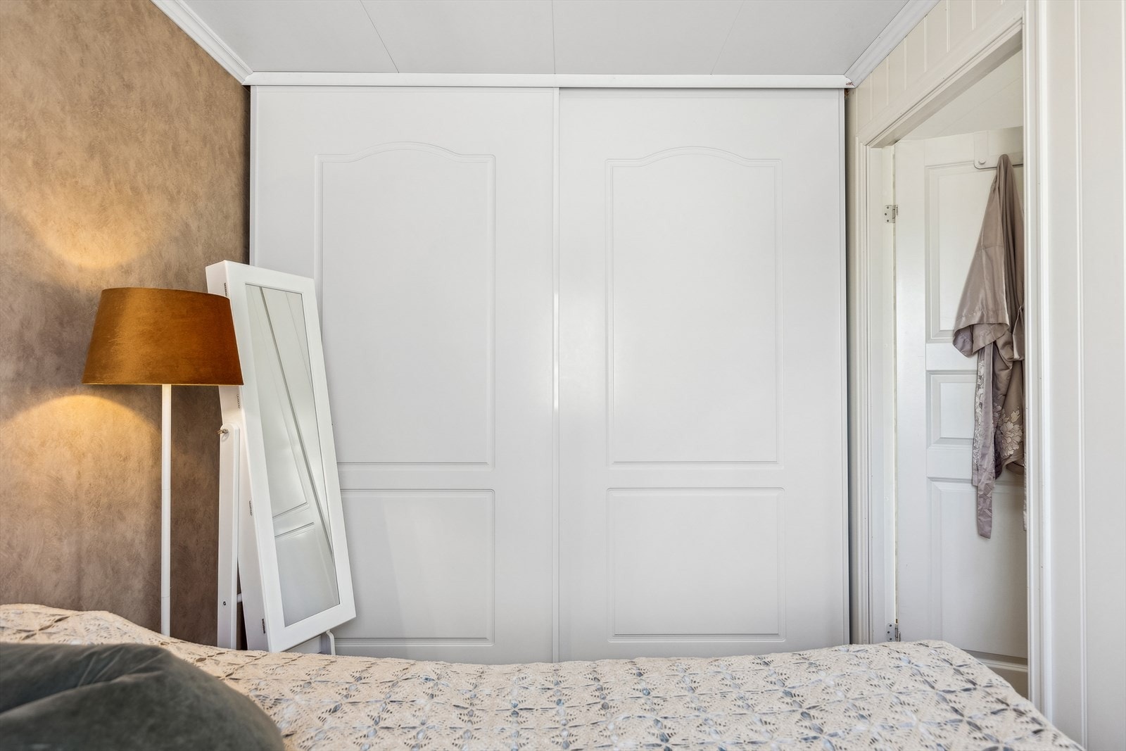 Alle soverommene er av god størrelse, hvor der også er plass til garderobeløsning. Galleribilde