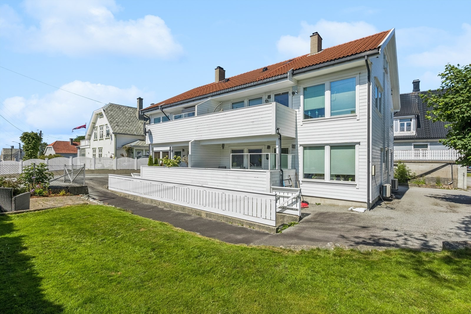 Leiligheten ligger i 2. etasje og går over to plan. Galleribilde