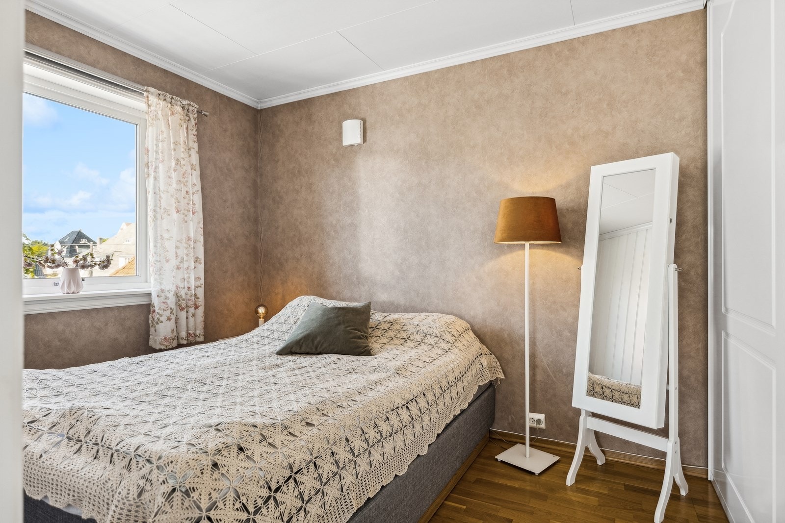 Leiligheten har til sammen tre soverom. Galleribilde