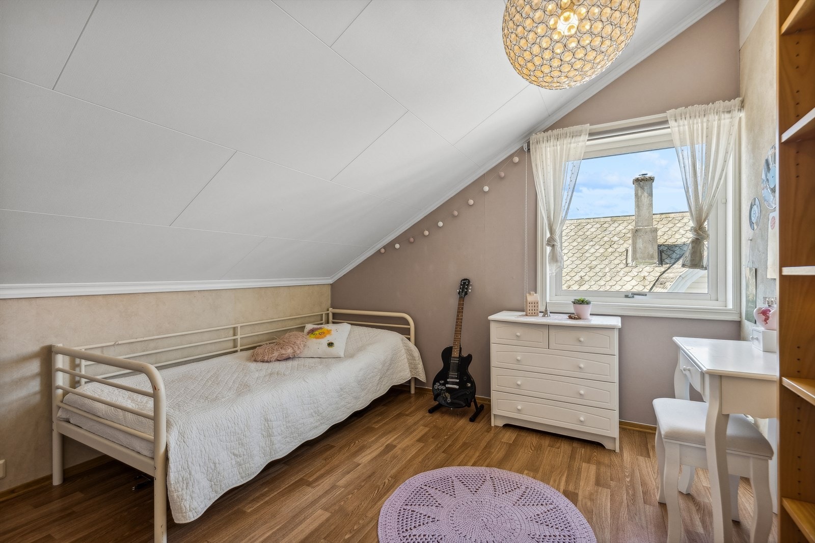 Det tredje soverommet ligger i loftsetasjen. Galleribilde